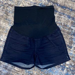 Full panel maternity shorts